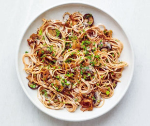 Pasta with Caramelized Onions and Mushrooms